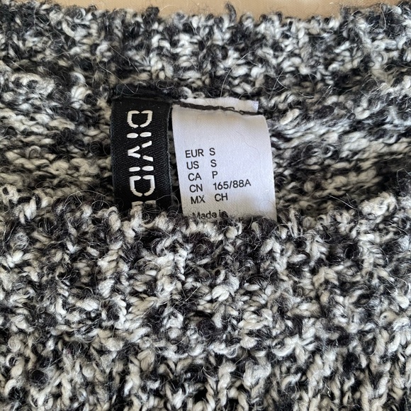 H&M black and white sweater - Picture 2 of 2